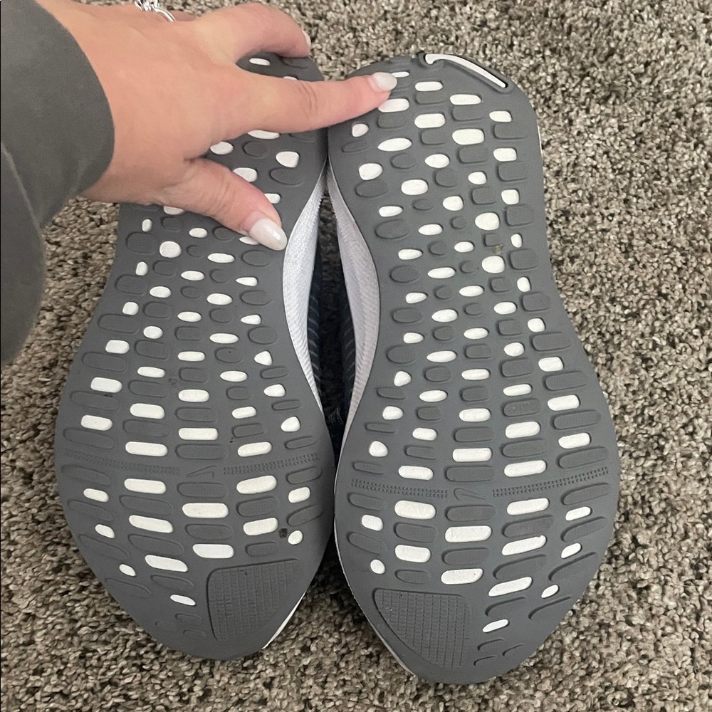 Nike Light Gray Running Shoes - Picture 4 of 4